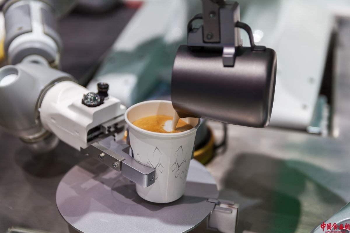 协作机器人跨界消费市场，咖啡师要失业了吗？